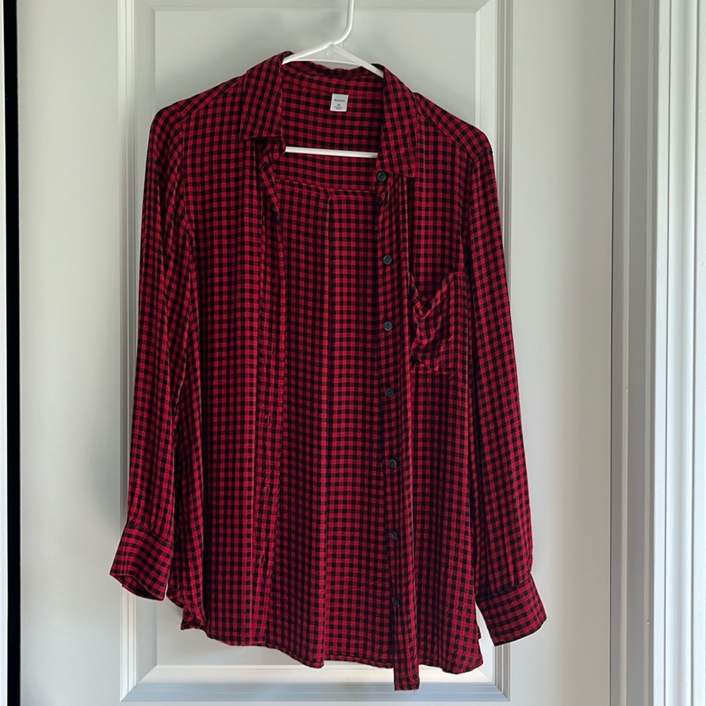 Medium black/red checkered button down shirt